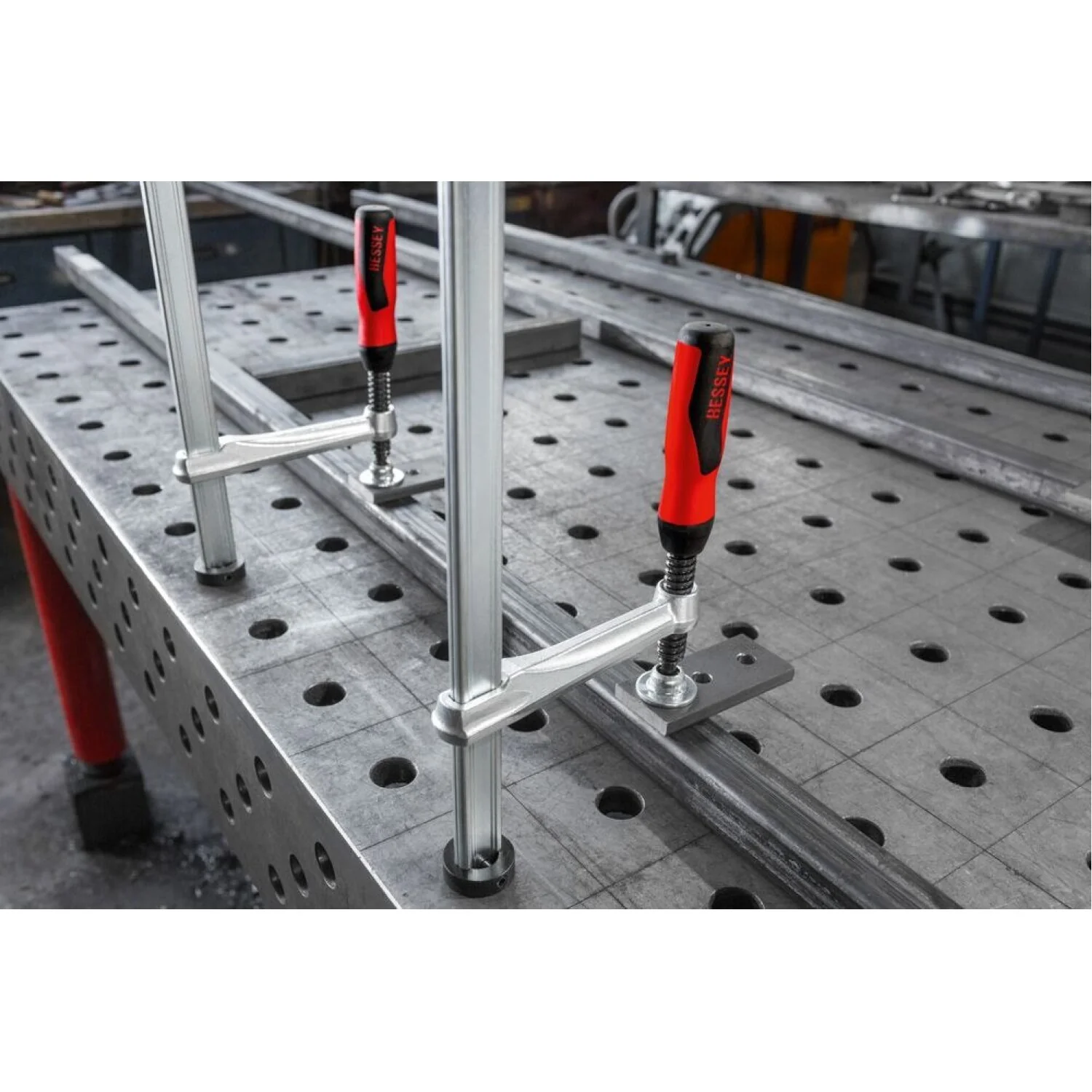 Bessey TW16-20-10K Table Clamp, 8 x 4, T-bar, std pad, 16 mm - Image 7