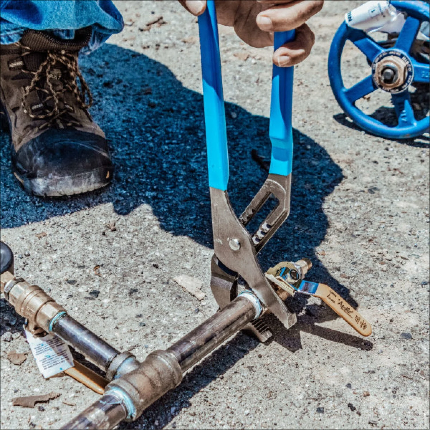 Channellock 460 16.5 Inch Straight Jaw Tongue & Groove Pliers - Image 4