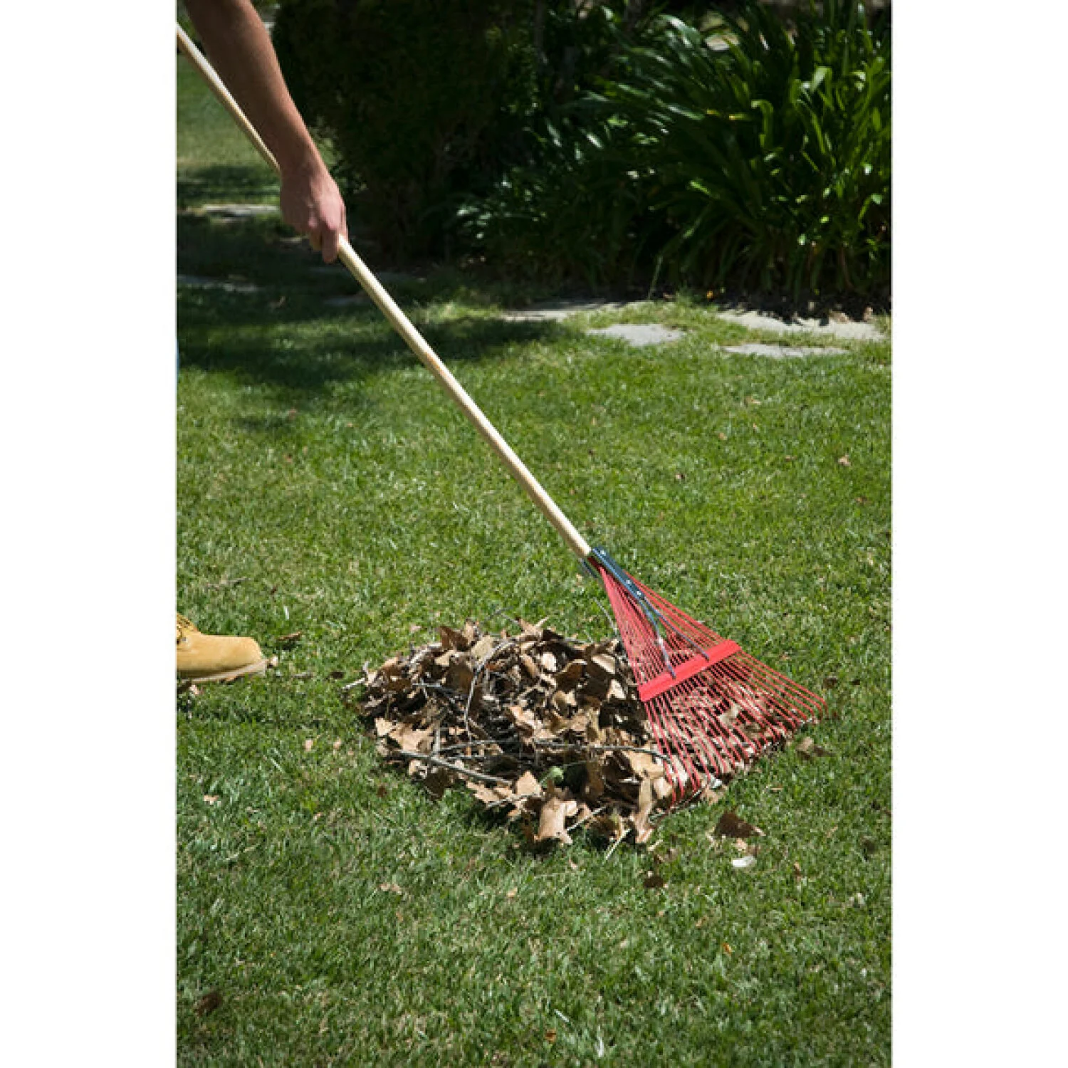 Corona RK 24002 · Spring Brace Rake - 22 Inch/22 Tines - Image 2